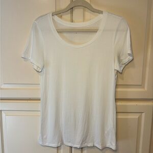 Quince White Short Sleeve Tee. Medium